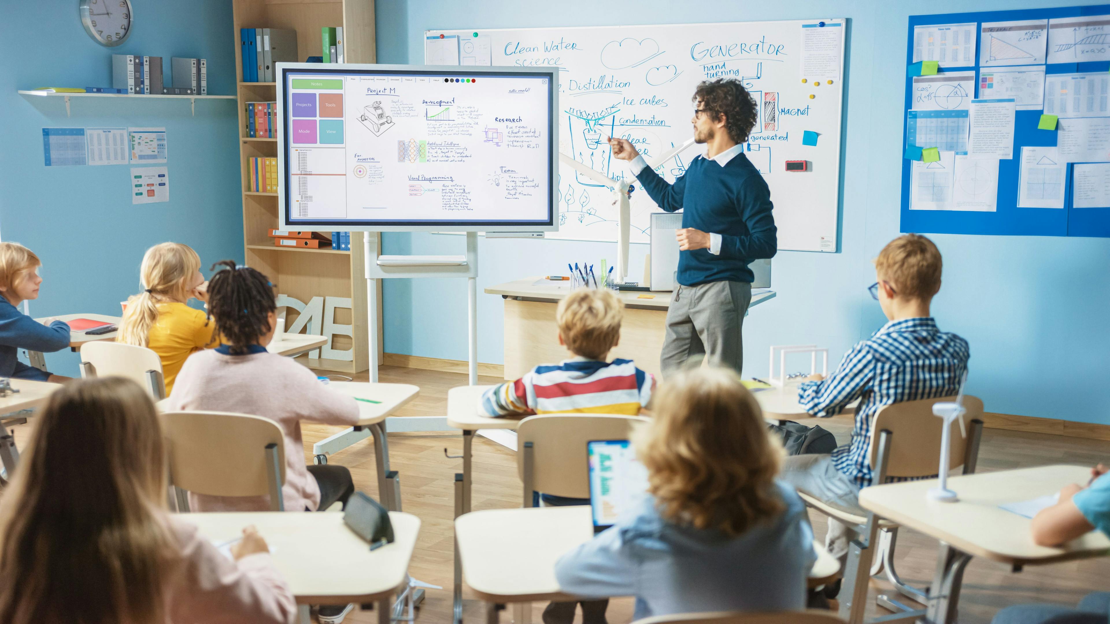 Interactive screen installation in a classroom